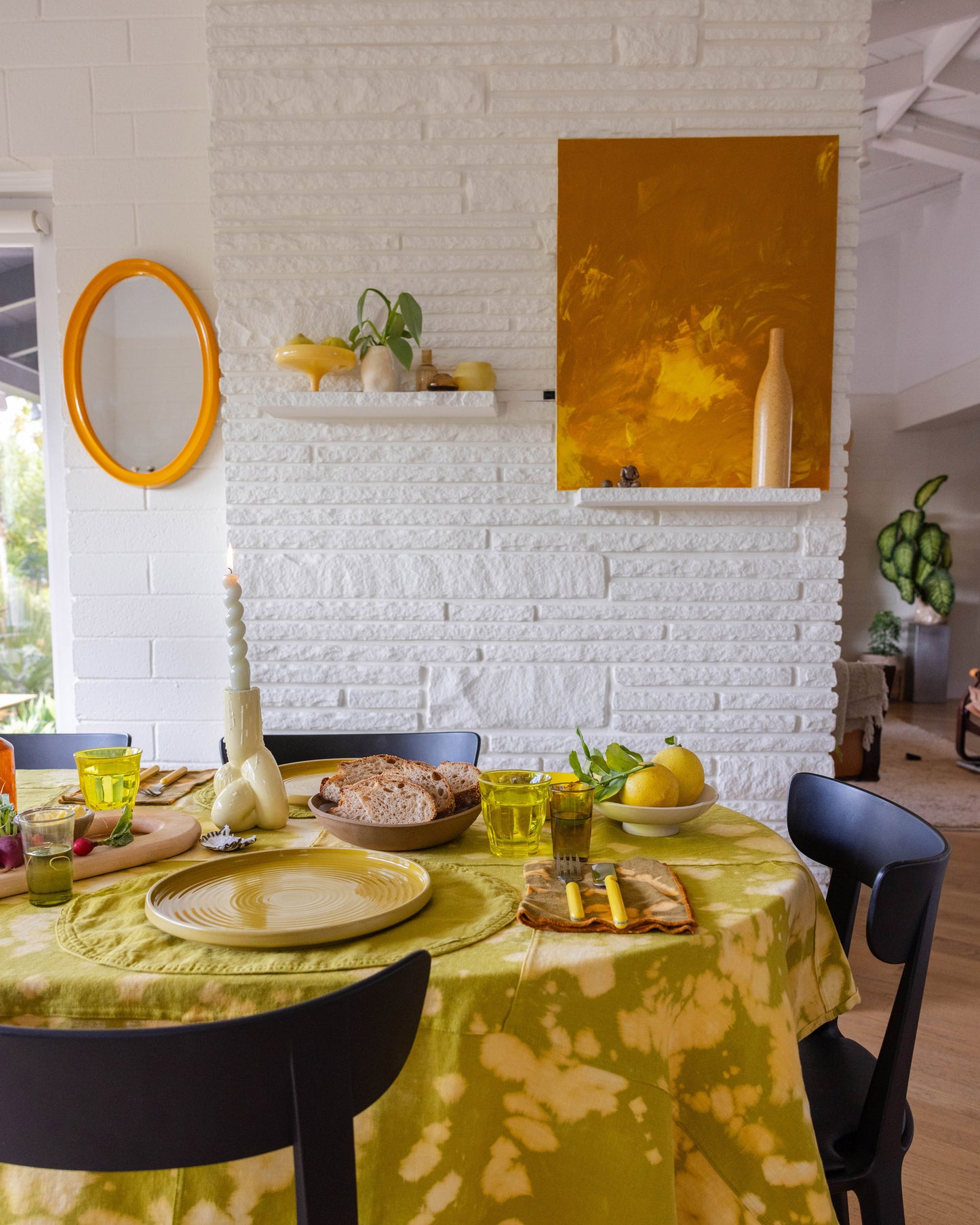 linen napkins and tablesetting