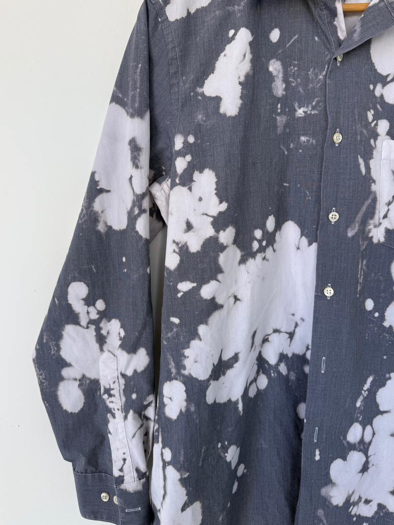 VAN HEUSEN LONG SLEEVE BUTTON UP