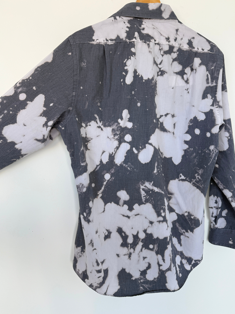 VAN HEUSEN LONG SLEEVE BUTTON UP