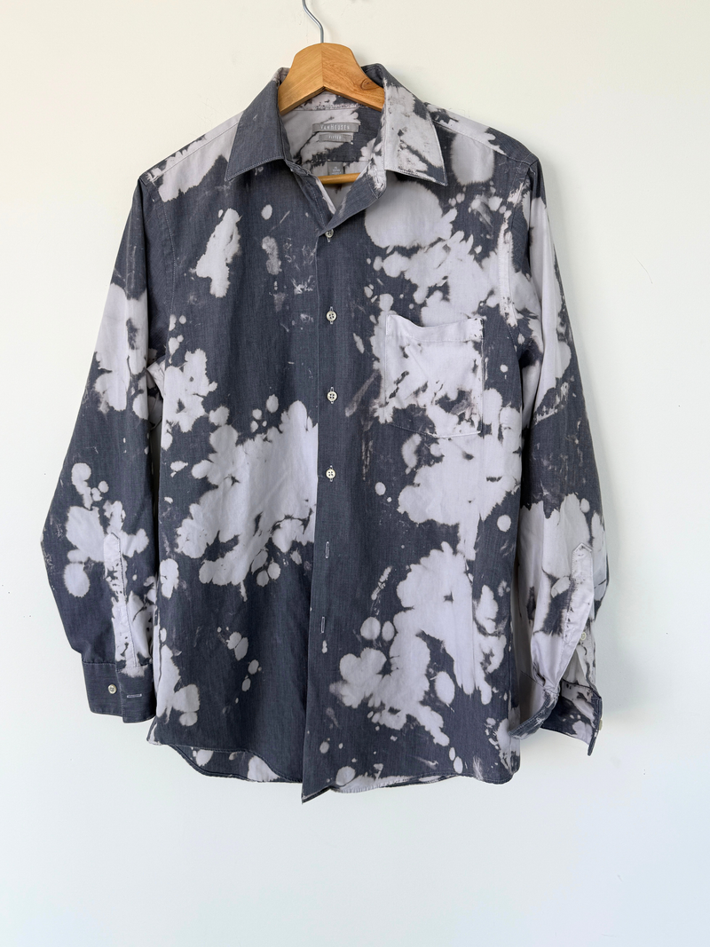VAN HEUSEN LONG SLEEVE BUTTON UP