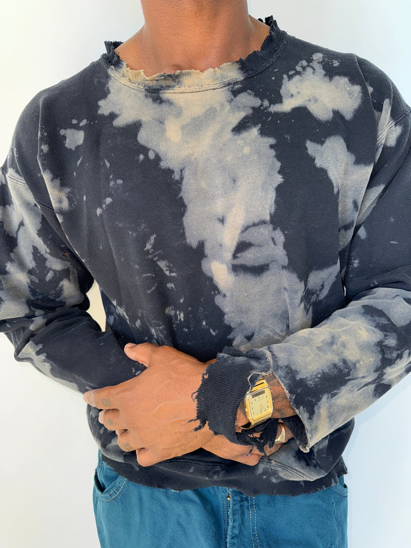 DISTRESSED SWEATSHIRT
